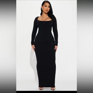 🖤BNWT Fashion Nova Clara Snatched Maxi Dresss🖤